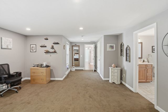 61 Stoney Weir Rd, Halifax, MA 02338