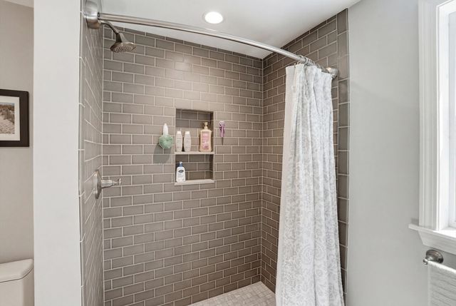 61 Stoney Weir Rd, Halifax, MA 02338