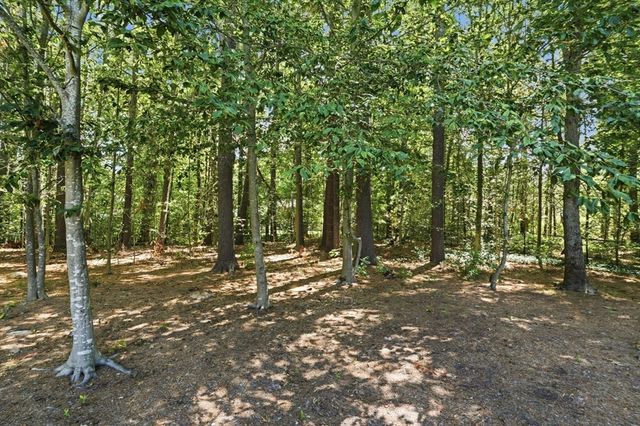 61 Stoney Weir Rd, Halifax, MA 02338