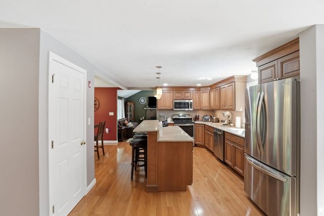 61 Stoney Weir Rd, Halifax, MA 02338