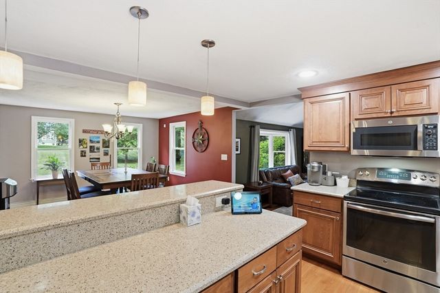 61 Stoney Weir Rd, Halifax, MA 02338