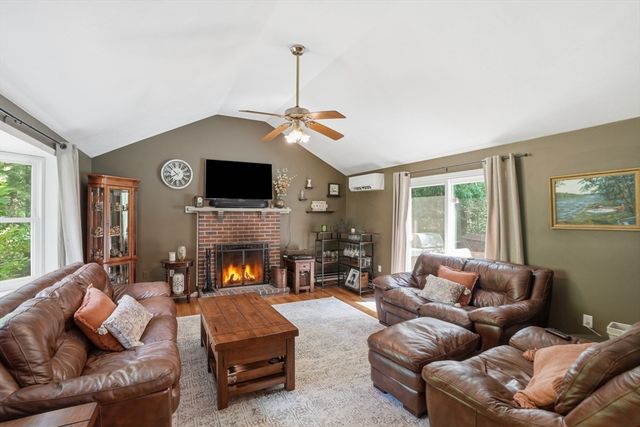 61 Stoney Weir Rd, Halifax, MA 02338