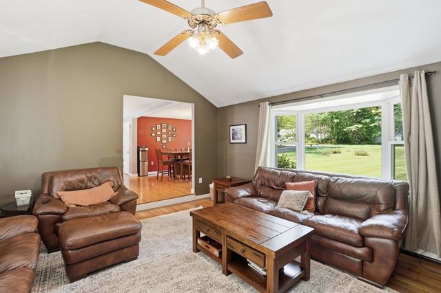 61 Stoney Weir Rd, Halifax, MA 02338