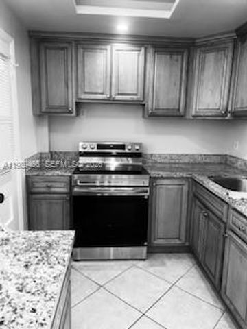 3000 Marcos Dr P312, Aventura, FL 33160