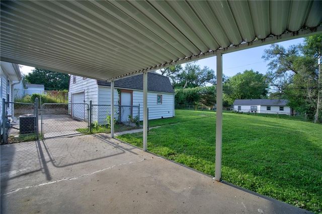 2401 NE 58th Terrace, Kansas City, MO 64118