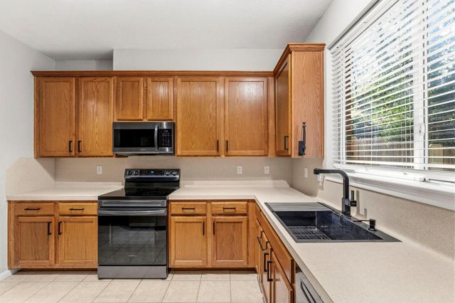 2822 Whitman Drive, Montgomery, TX 77356