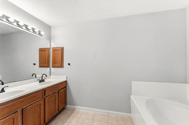 2822 Whitman Drive, Montgomery, TX 77356