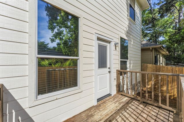 2822 Whitman Drive, Montgomery, TX 77356