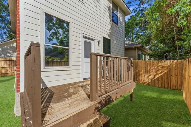 2822 Whitman Drive, Montgomery, TX 77356