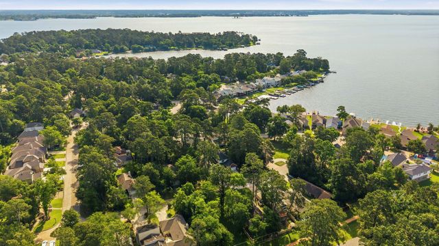2822 Whitman Drive, Montgomery, TX 77356