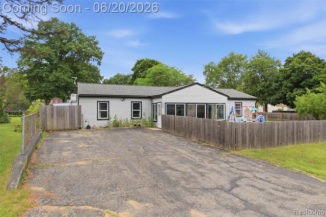 3604 Minton Road, Lake Orion, MI 48359