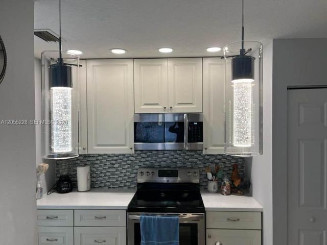 11699 NW 11th St, Pembroke Pines, FL 33026