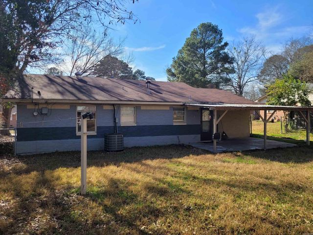 402 Robin Road, El Dorado, AR 71730