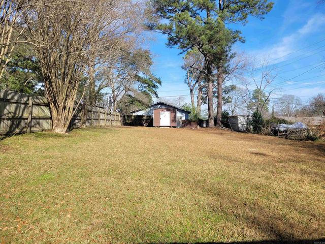 402 Robin Road, El Dorado, AR 71730