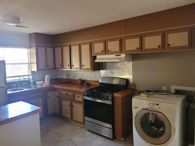402 Robin Road, El Dorado, AR 71730