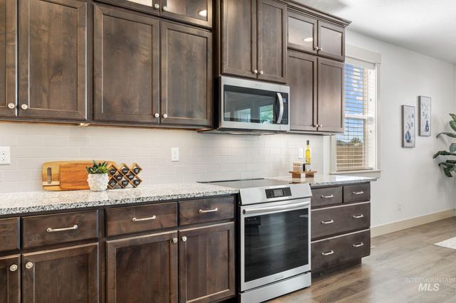 6211 E Path Dr, Nampa, ID 83687