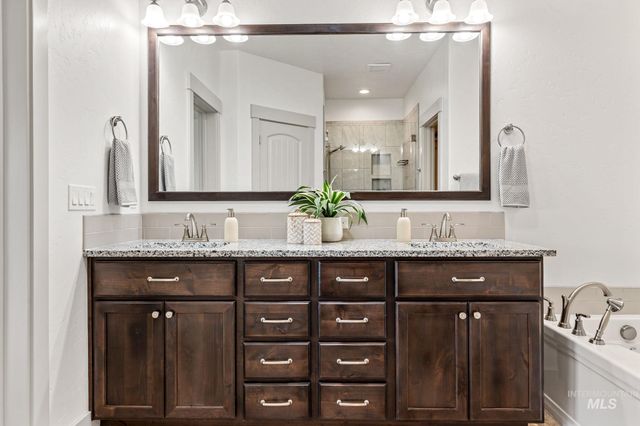 6211 E Path Dr, Nampa, ID 83687