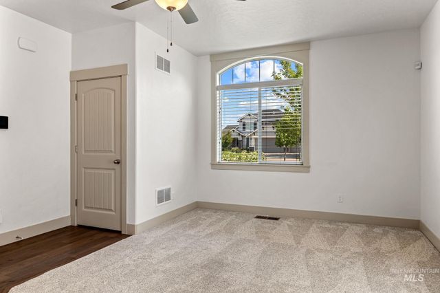 6211 E Path Dr, Nampa, ID 83687