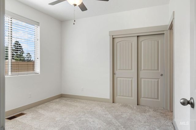 6211 E Path Dr, Nampa, ID 83687