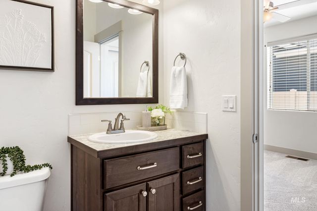 6211 E Path Dr, Nampa, ID 83687