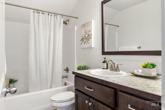 6211 E Path Dr, Nampa, ID 83687