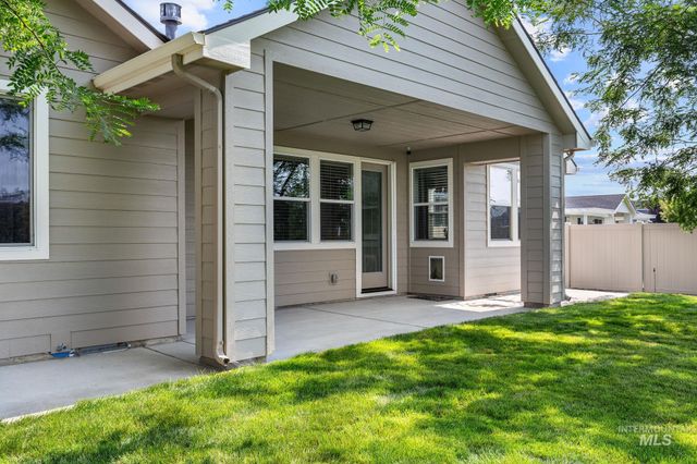 6211 E Path Dr, Nampa, ID 83687