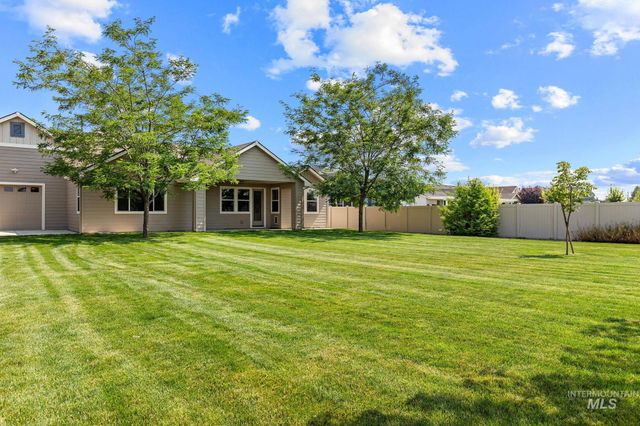 6211 E Path Dr, Nampa, ID 83687