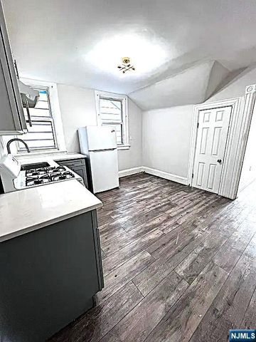 87 Rosa Parks, Paterson, NJ 07524