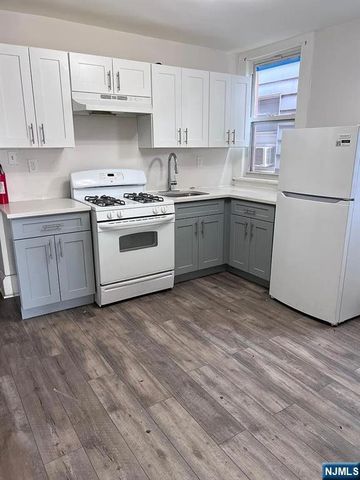 87 Rosa Parks, Paterson, NJ 07524