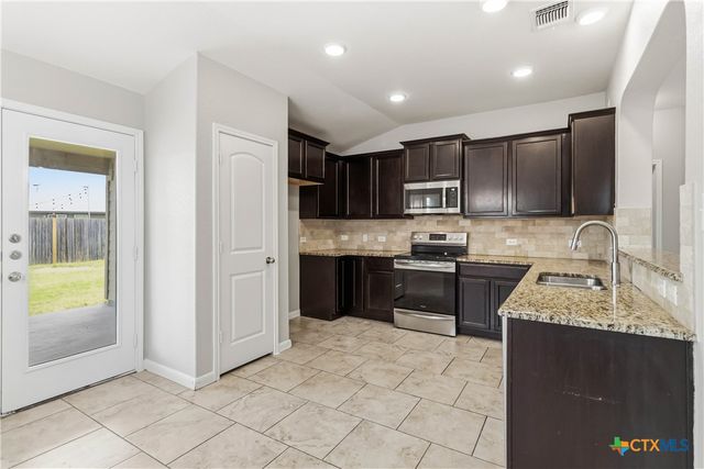2285 Falcon Way, New Braunfels, TX 78130