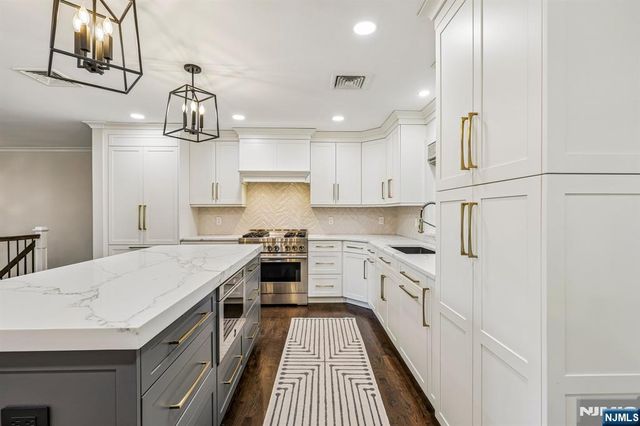 79 Sheffield Street, Oakland, NJ 07436