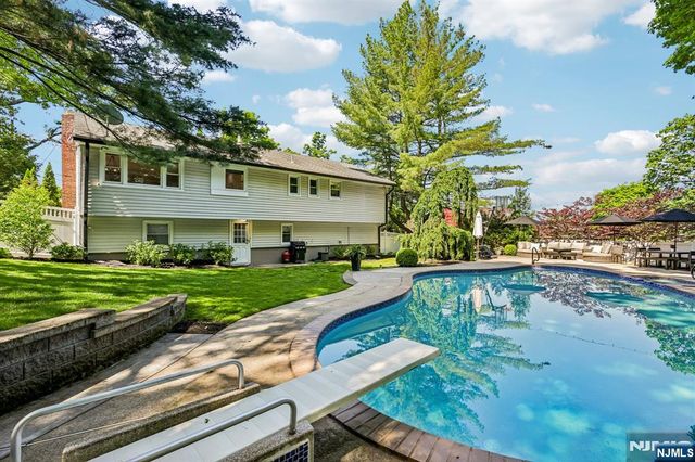 79 Sheffield Street, Oakland, NJ 07436