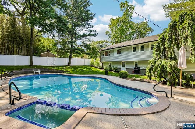 79 Sheffield Street, Oakland, NJ 07436
