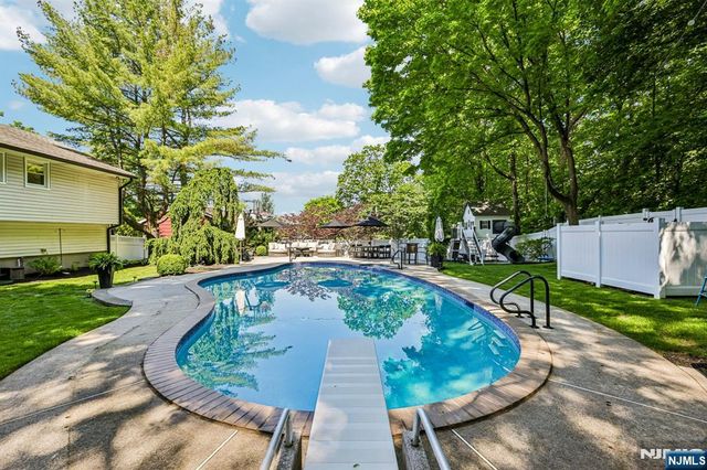 79 Sheffield Street, Oakland, NJ 07436
