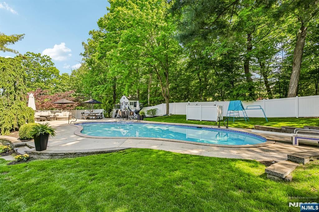 79 Sheffield Street, Oakland, NJ 07436