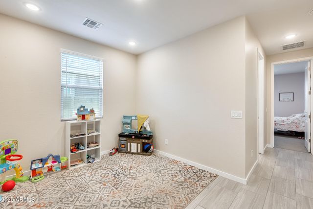 17381 W RUNNING DEER Trail, Surprise, AZ 85387