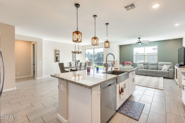 17381 W RUNNING DEER Trail, Surprise, AZ 85387