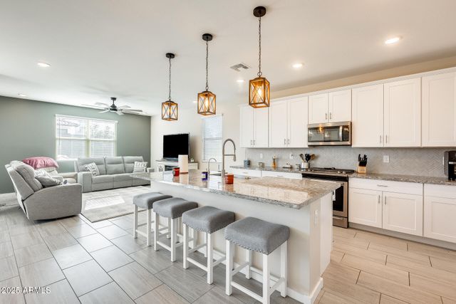 17381 W RUNNING DEER Trail, Surprise, AZ 85387