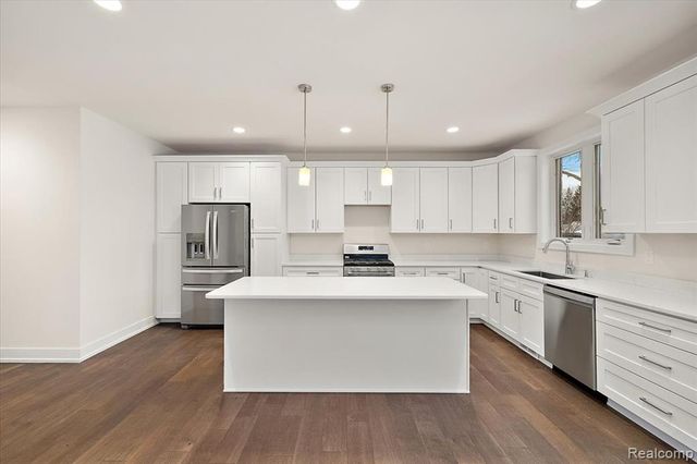 2911 Walsh Drive, Rochester Hills, MI 48309