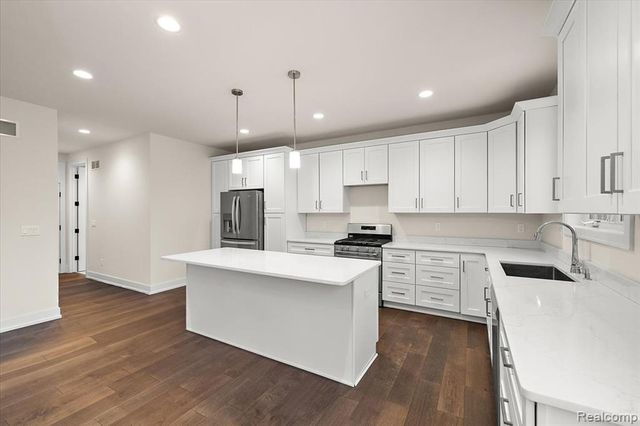 2911 Walsh Drive, Rochester Hills, MI 48309