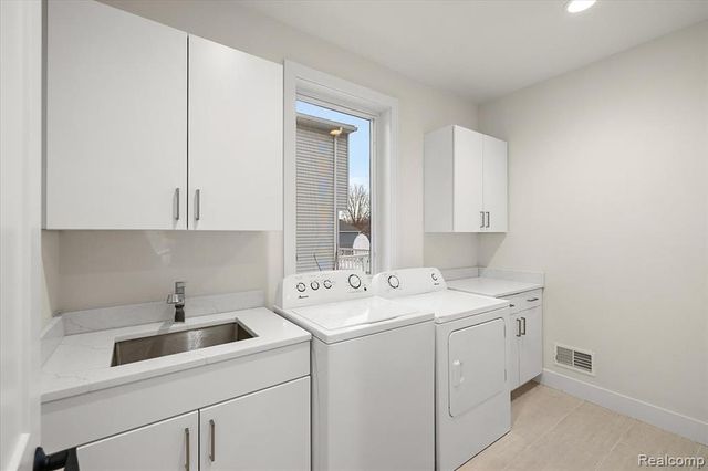 2911 Walsh Drive, Rochester Hills, MI 48309