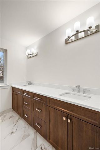 2911 Walsh Drive, Rochester Hills, MI 48309