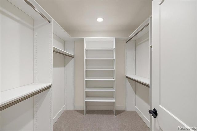 2911 Walsh Drive, Rochester Hills, MI 48309