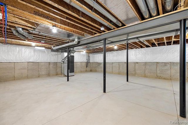 2911 Walsh Drive, Rochester Hills, MI 48309