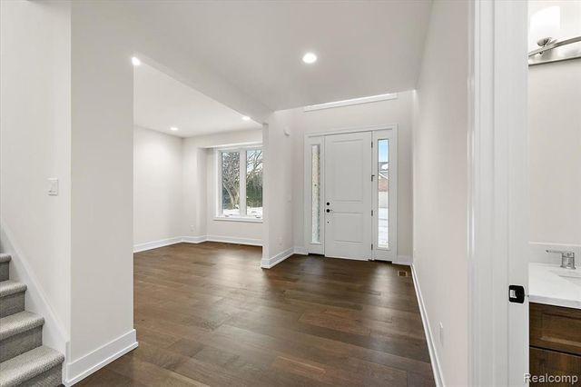 2911 Walsh Drive, Rochester Hills, MI 48309