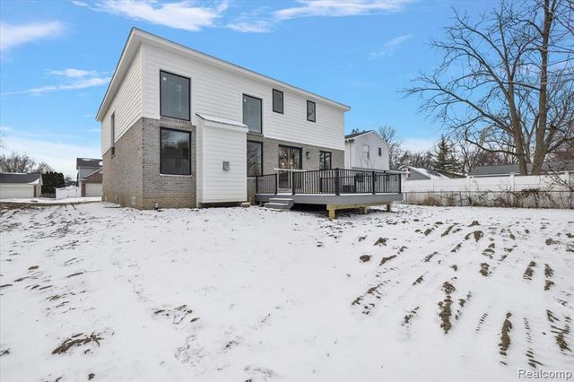 2911 Walsh Drive, Rochester Hills, MI 48309