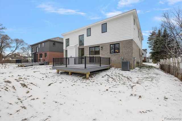 2911 Walsh Drive, Rochester Hills, MI 48309