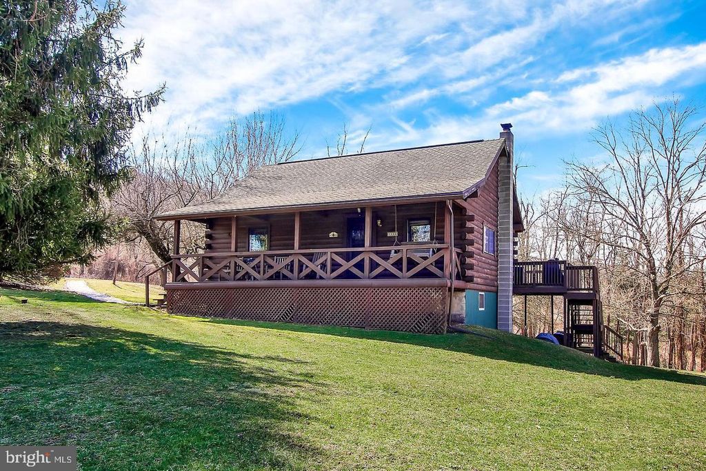 Image 1 of property listing at 11584 CROSS ROADS AVE, Felton, PA 17322