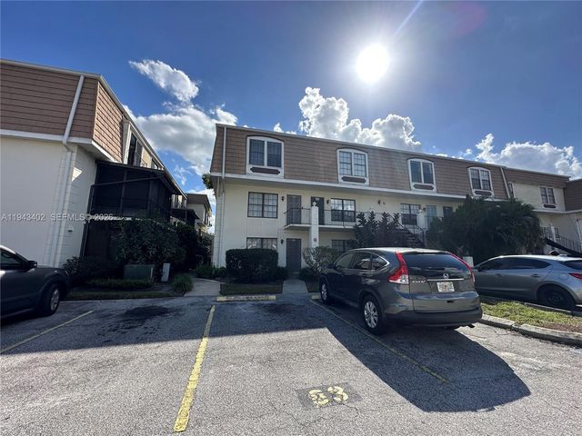 6060 Village Circle, Orlando, FL 32822