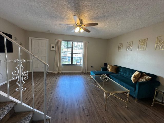 6060 Village Circle, Orlando, FL 32822